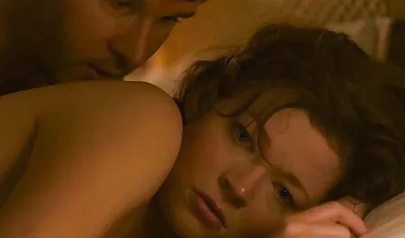 Một lớn và mạnh mẽ giả đã phá vỡ phim jav nhật bản hay mông của một cô bé đang khóc