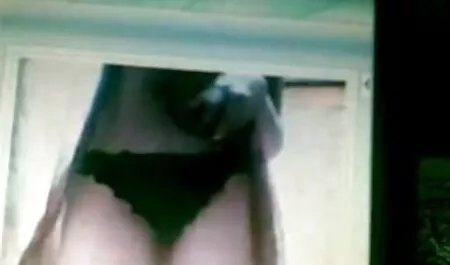Gầy xinh đẹp và quyến rũ phụ nữ ngồi phim sex phim sex mới nhất trên một mạnh của một người đàn ông trẻ,