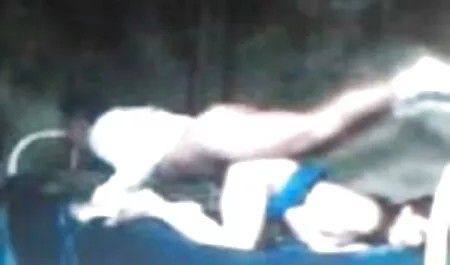 Một phụ sex nhat ban sub nữ nằm trên khuôn mặt của cô và cô lái xe đồ đen L.