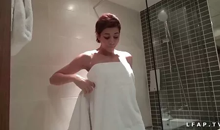 Nghịch ngợm múa thoát y trên sân phim sex moi nhat khấu