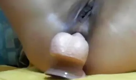 Các người jav nhật bản sắp xếp một đôi thâm nhập vào mông của một con dê con.
