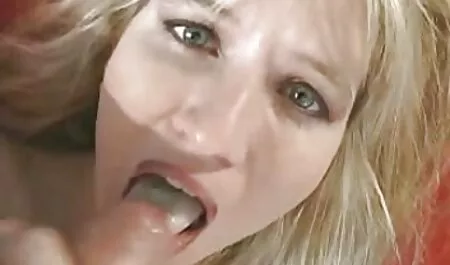 Lesbian có một cuộc truy hoan trong phòng tắm. trang sex hay nhat