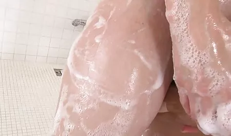 Cô gái tóc vàng và cô búp bê với web sex nhật bản lớp và tình yêu