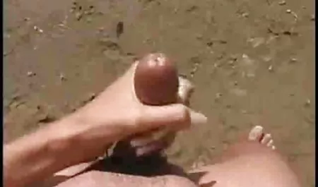 Một cô gái cố gắng để làm vui dien vien phim sex nhat ban lòng một người bạn trai trên giường