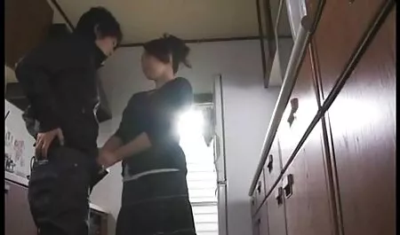 Một phụ nữ xinh đẹp khoan một đường sex gai xinh moi nhat với một thổi