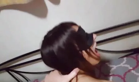 Anh nhìn web sex nhật bản thấy bạn gái của mình cần điều gì đó.