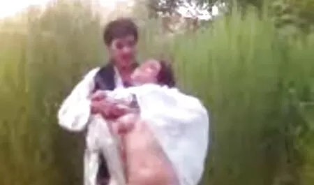 Mẹ da đen có một thủ sau khi làm tình với một anh chàng phim sex nhat ban full hd khong che da đen