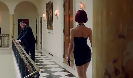 Một cô gái trẻ trong mát đồ lót được một mát gia từ một phim sex cap nhat chàng trai trong âm đạo