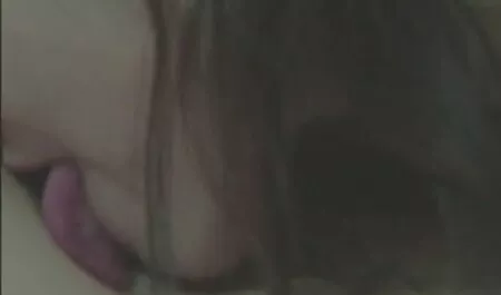 Người phụ nữ da đen thức ăn trên mông, và sex nhat gai xinh chinh phục các người.