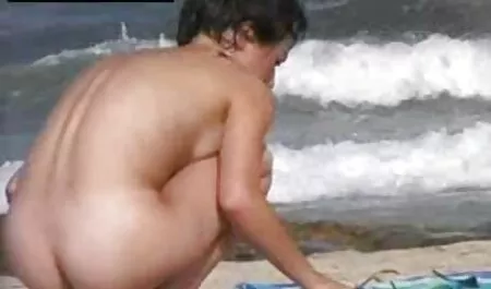 Các chàng trai, đặt nam diễn viên sex nhật ngón tay của mình trên váy của cô gái trẻ trên xe buýt.
